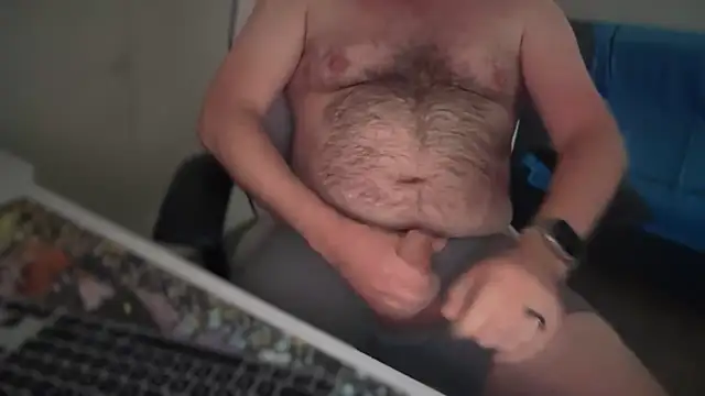 Snapshot of Pup_Rush chatting on March 31, 9:59 pm Pup Rush online show from March 31, 9:59 pm