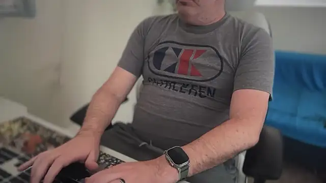 Snapshot of Pup_Rush chatting on April 1, 7:44 pm Pup Rush online show from April 1, 7:44 pm