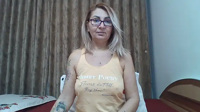 PussyEvely online show from January 13, 5:44 am