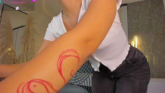 riley sierra online show from December 4, 12:47 pm