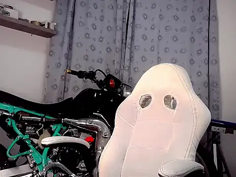 Snapshot of pedropicapi chatting on October 9, 3:04 am pedropicapi online show from October 9, 3:04 am