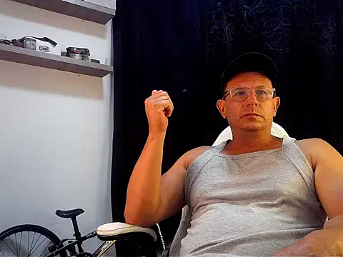 Snapshot of pedropicapi chatting on February 27, 1:16 am pedropicapi online show from February 27, 1:16 am