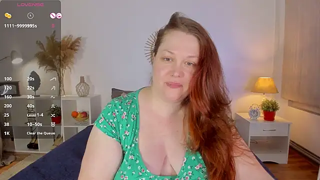 Snapshot of CutieGinger chatting on December 4, 8:29 pm CutieGinger online show from December 4, 8:29 pm