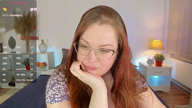 Snapshot of CutieGinger chatting on December 8, 1:02 am CutieGinger online show from December 8, 1:02 am