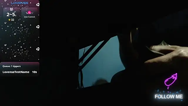 Snapshot of Tom_kio chatting on February 28, 11:06 pm Tom kio online show from February 28, 11:06 pm