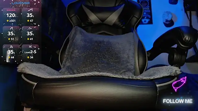 Snapshot of Tom_kio chatting on March 20, 11:20 pm Tom kio online show from March 20, 11:20 pm