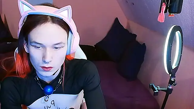 Snapshot of Foxy-Lu chatting on February 13, 11:34 pm Foxy-Lu online show from February 13, 11:34 pm