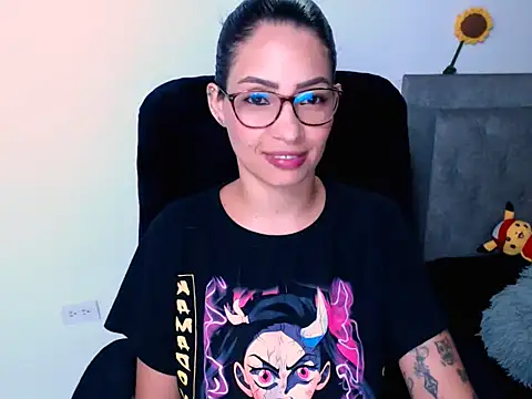 Snapshot of diana__34 chatting on February 16, 1:02 am diana 34 online show from February 16, 1:02 am