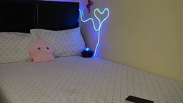 Snapshot of sweet_melanin21 chatting on December 14, 3:40 am sweet melanin21 online show from December 14, 3:40 am