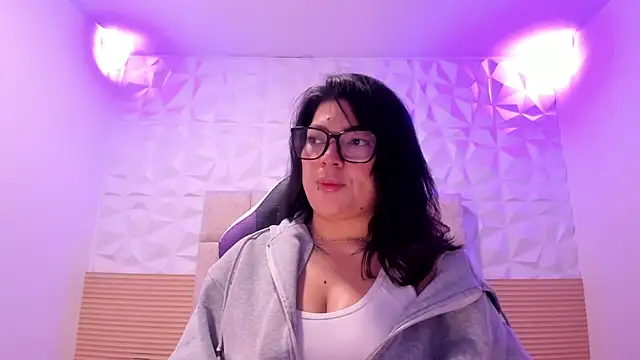 Snapshot of PauletteJ chatting on May 19, 11:49 am PauletteJ online show from May 19, 11:49 am