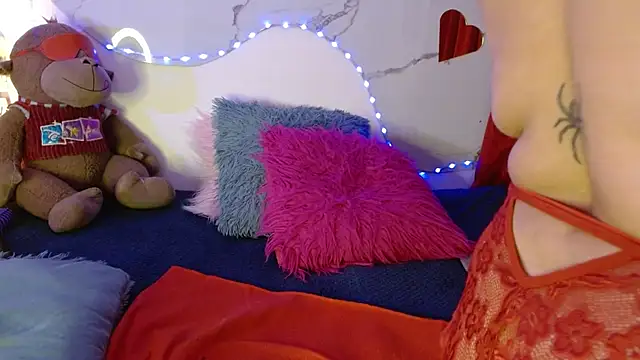 juanitared online show from October 17, 12:01 am