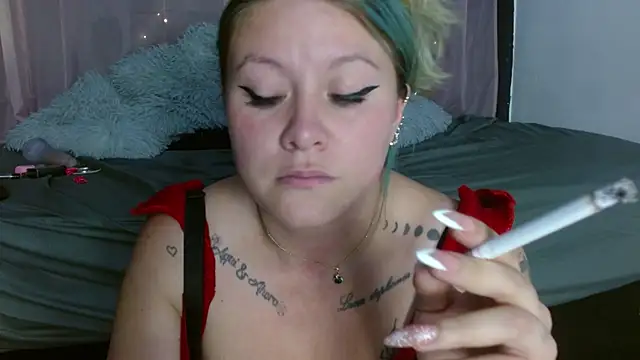Snapshot of miley_jensen chatting on December 27, 7:40 am miley jensen online show from December 27, 7:40 am