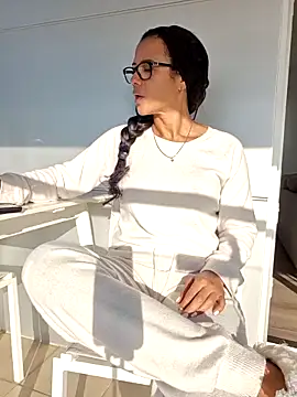 Snapshot of Allana_Squirt chatting on November 27, 8:38 am Allana Squirt online show from November 27, 8:38 am