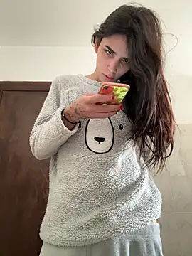 Snapshot of LittleePrincess chatting on December 6, 1:22 pm LittleePrincess online show from December 6, 1:22 pm