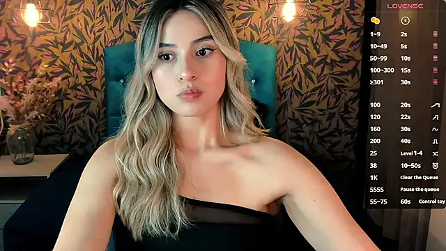 Snapshot of KiaraCarter chatting on December 11, 8:07 pm KiaraCarter online show from December 11, 8:07 pm