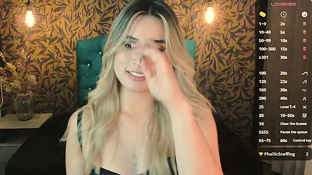 Snapshot of KiaraCarter chatting on January 14, 7:53 pm KiaraCarter online show from January 14, 7:53 pm