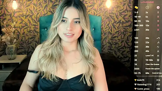 Snapshot of KiaraCarter chatting on February 3, 10:54 pm KiaraCarter online show from February 3, 10:54 pm