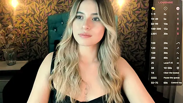 Snapshot of KiaraCarter chatting on March 3, 8:00 pm KiaraCarter online show from March 3, 8:00 pm