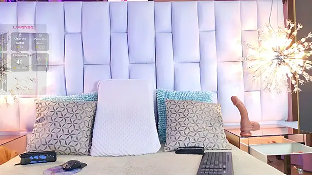 Snapshot of Iris_Ross_ chatting on September 27, 11:37 am Iris Ross online show from September 27, 11:37 am