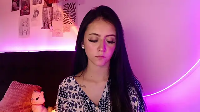 Snapshot of Coralinnee_ chatting on March 1, 7:26 pm Coralinnee online show from March 1, 7:26 pm