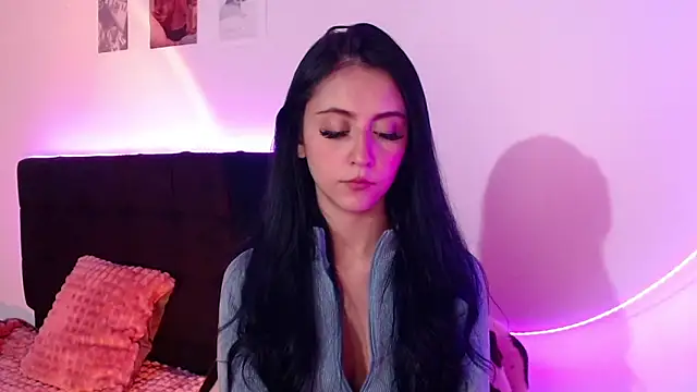 Snapshot of Coralinnee_ chatting on March 7, 4:13 am Coralinnee online show from March 7, 4:13 am