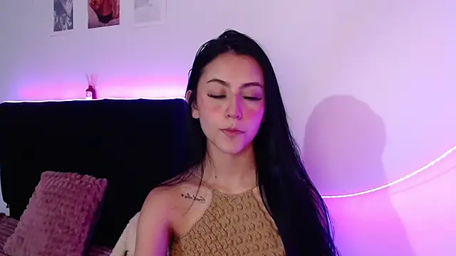 Snapshot of Coralinnee_ chatting on March 16, 3:47 am Coralinnee online show from March 16, 3:47 am
