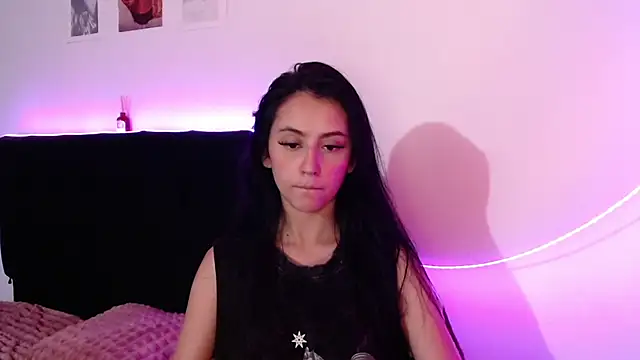 Snapshot of Coralinnee_ chatting on March 19, 4:03 am Coralinnee online show from March 19, 4:03 am