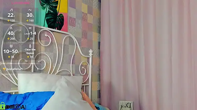 Snapshot of Kelly_Powell chatting on November 24, 12:05 pm Kelly Powell online show from November 24, 12:05 pm