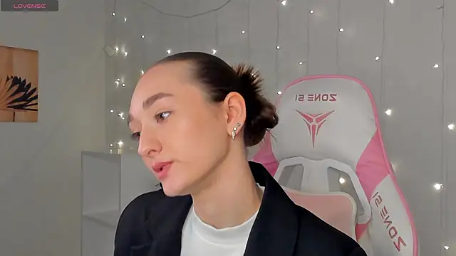 Snapshot of Kelly_Powell chatting on February 16, 12:34 pm Kelly Powell online show from February 16, 12:34 pm