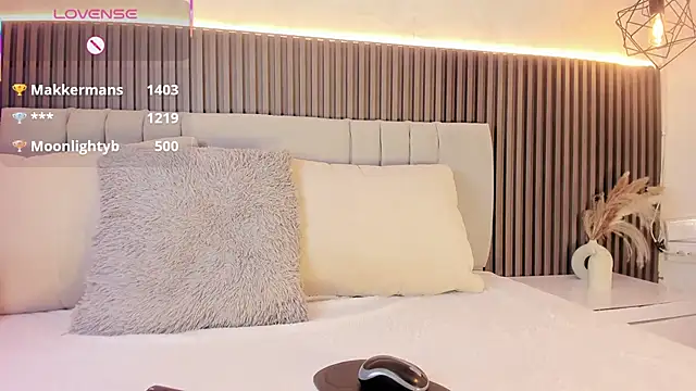 SHANONCLARK online show from October 8, 7:11 pm