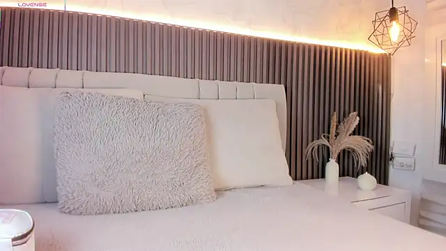 SHANONCLARK online show from November 20, 7:13 pm