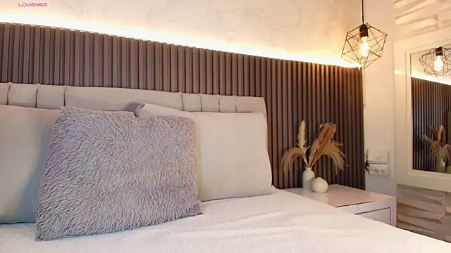 SHANONCLARK online show from January 8, 7:16 pm