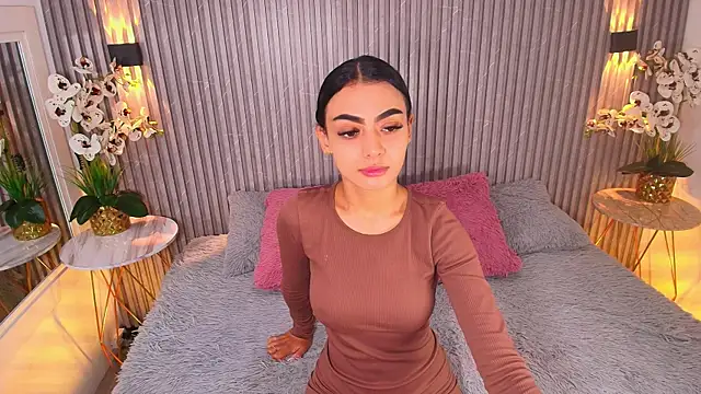 SHANONCLARK online show from January 18, 11:25 am