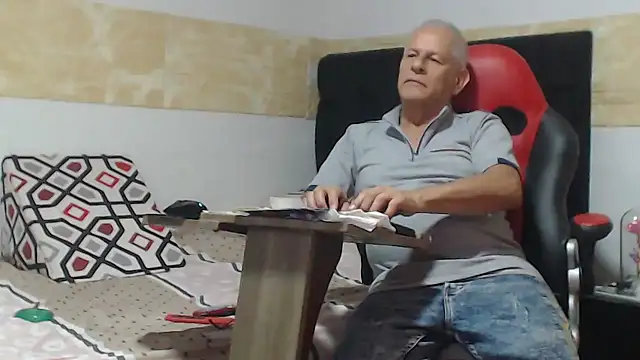 VALENTINO1983  online show from October 11, 11:47 pm