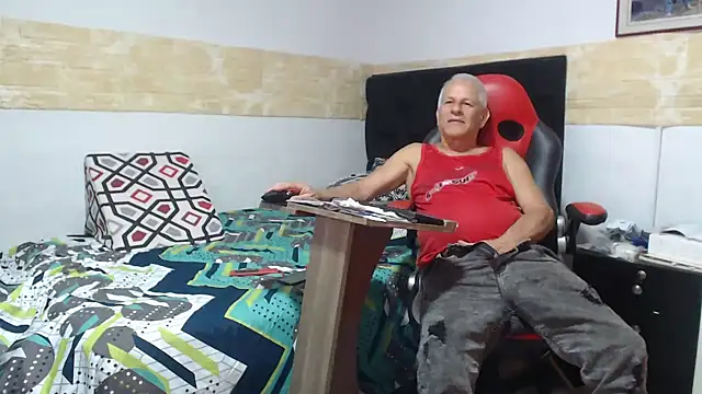 VALENTINO1983  online show from November 6, 5:30 am