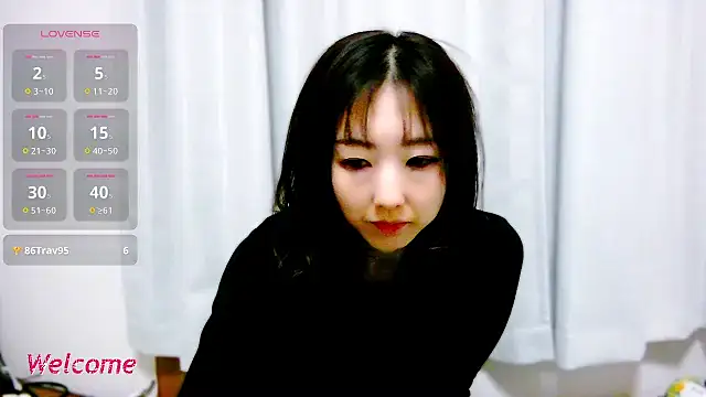 Snapshot of Love_me_Eri_ chatting on December 15, 7:35 am Love me Eri online show from December 15, 7:35 am
