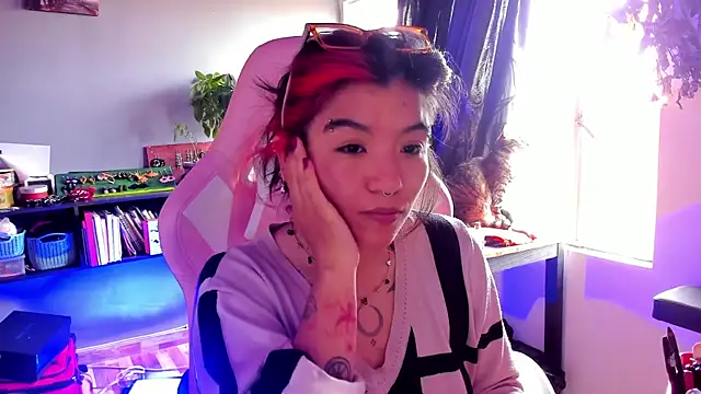 annie walker6 online show from December 18, 6:58 pm