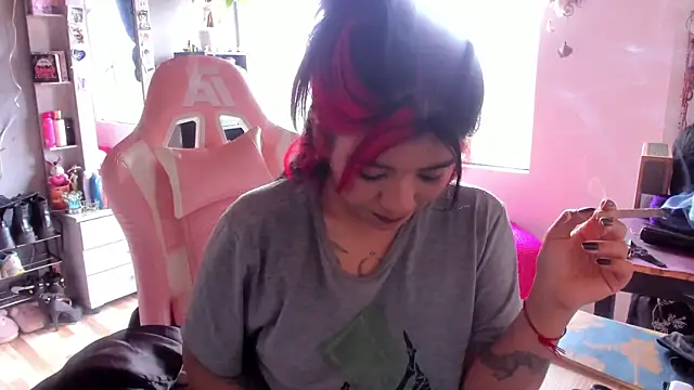Snapshot of annie_walker6 chatting on May 29, 5:33 pm annie walker6 online show from May 29, 5:33 pm