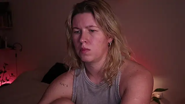 moonamii online show from October 27, 6:23 pm