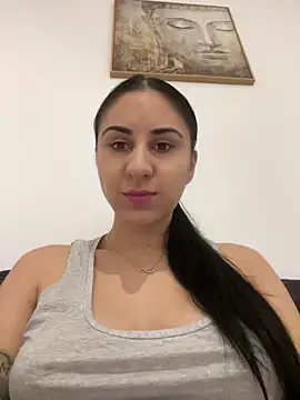 Snapshot of JenniferEdith chatting on December 6, 10:27 am JenniferEdith online show from December 6, 10:27 am