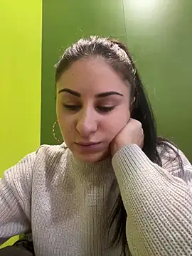Snapshot of JenniferEdith chatting on December 19, 8:34 am JenniferEdith online show from December 19, 8:34 am