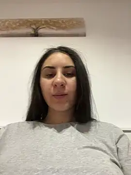 Snapshot of JenniferEdith chatting on February 6, 11:21 am JenniferEdith online show from February 6, 11:21 am