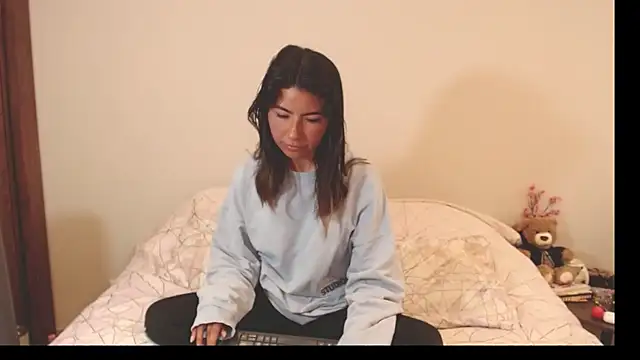 alice middlee online show from October 7, 4:48 pm