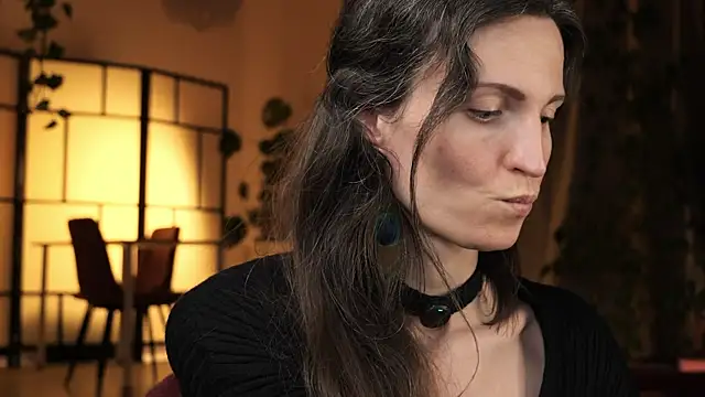 yulladao online show from November 18, 6:01 pm