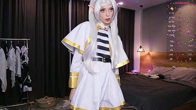 HolliWould  online show from December 14, 8:09 am