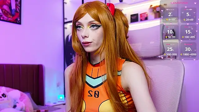 HolliWould  online show from March 27, 10:04 am