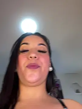 Snapshot of SalomeMartinesss chatting on February 26, 8:11 pm SalomeMartinesss online show from February 26, 8:11 pm