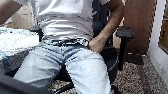 Snapshot of insanefreak69 chatting on February 8, 1:22 pm insanefreak69 online show from February 8, 1:22 pm