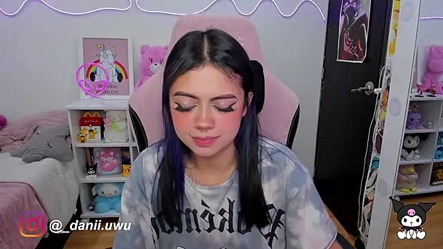 CuteDani  online show from March 3, 11:22 am