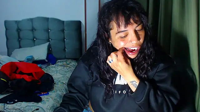 Snapshot of AmaraRoberts420 chatting on January 14, 3:34 am AmaraRoberts420 online show from January 14, 3:34 am